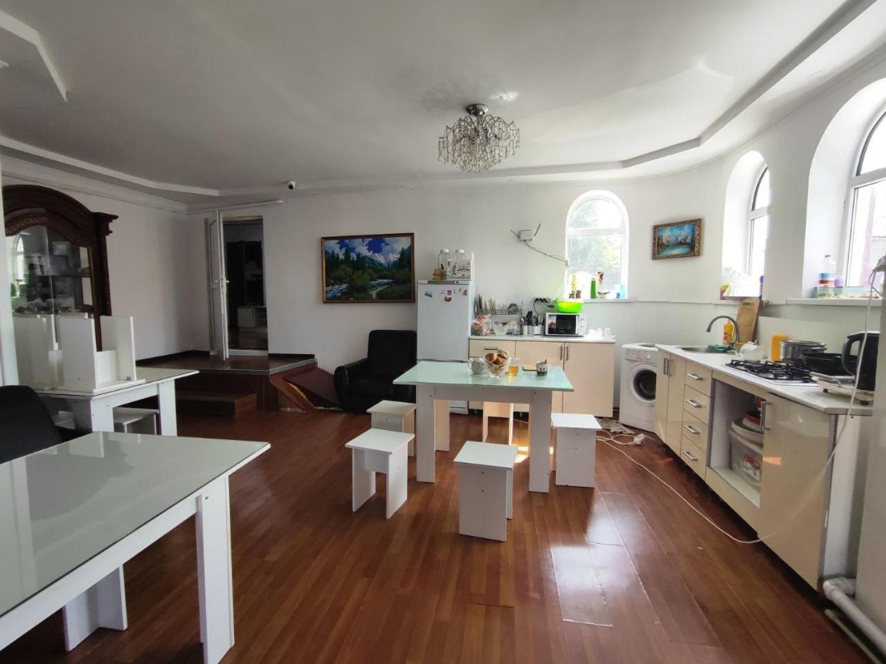 קראקול Nomadstan Capsule Hostel מראה חיצוני תמונה